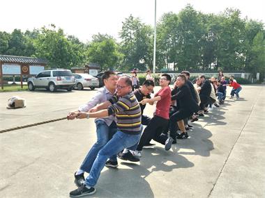 勞動最美、團(tuán)結(jié)拼搏”拔河比賽